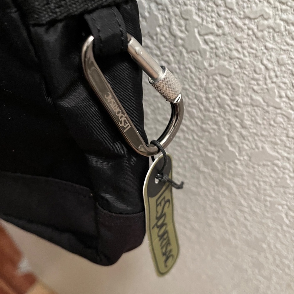 NWT Lesportsac travel pouch with adjustable shoulder strap - Picture 6 of 6